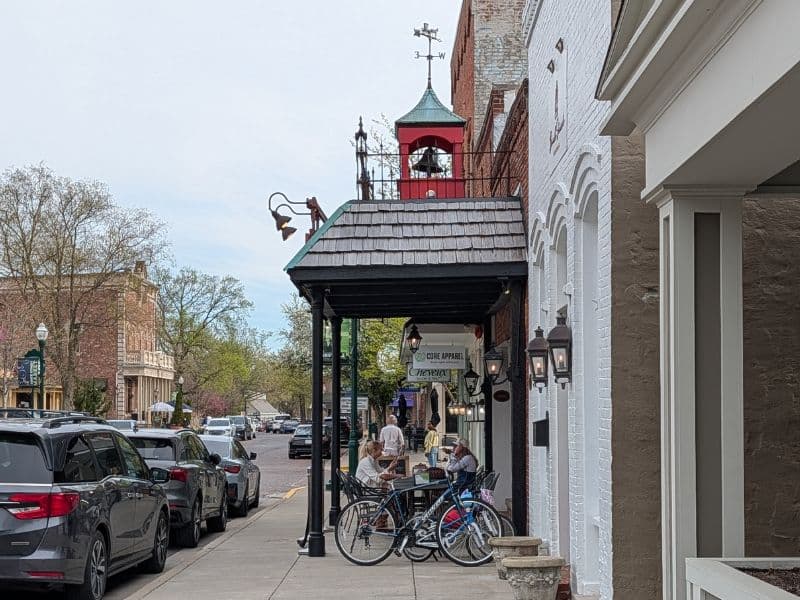 Greek's Pizzeria in Zionsville, Indiana