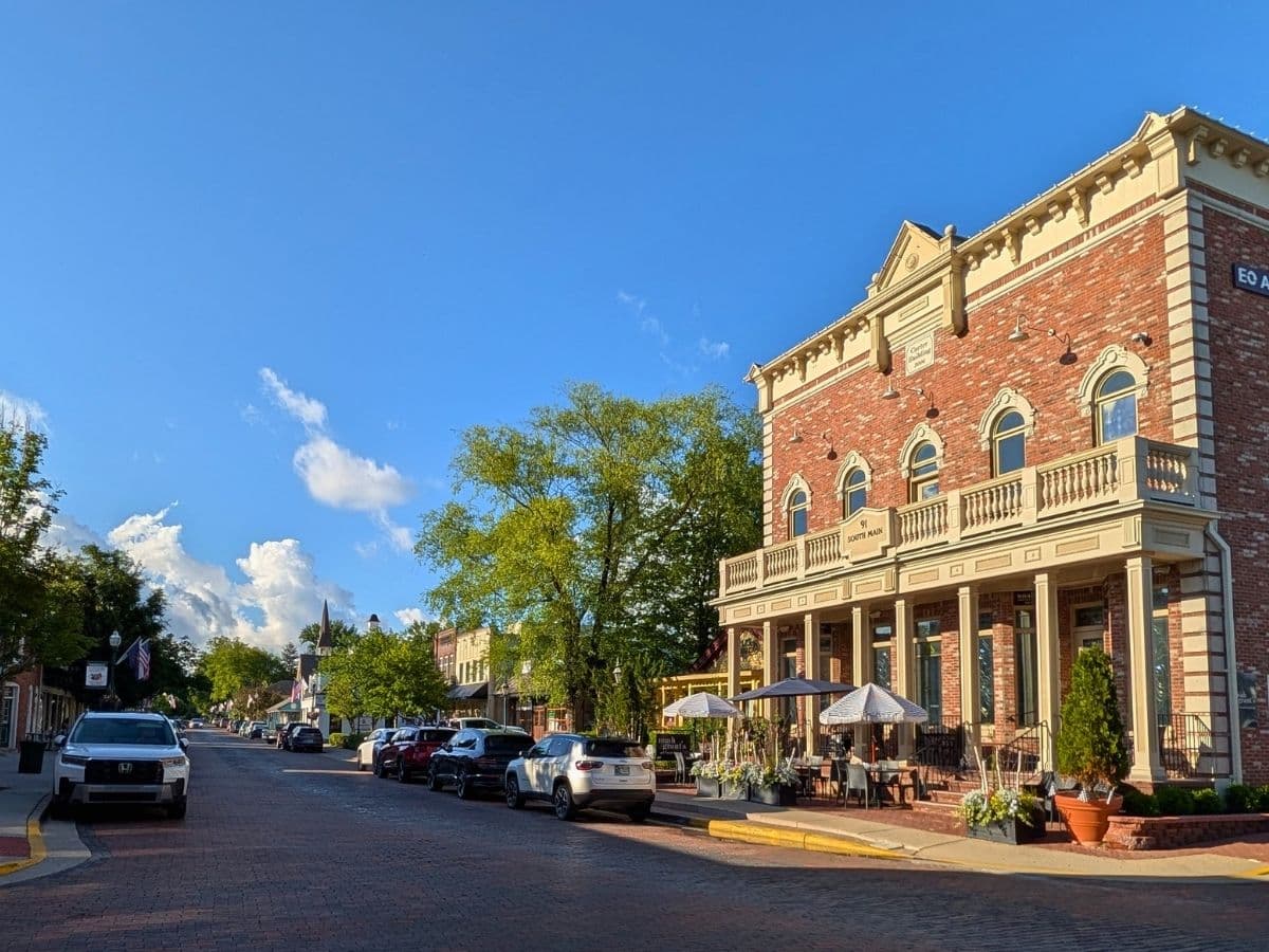 Noah Grant's Grill House & Oyster Bar in Zionsville, Indiana