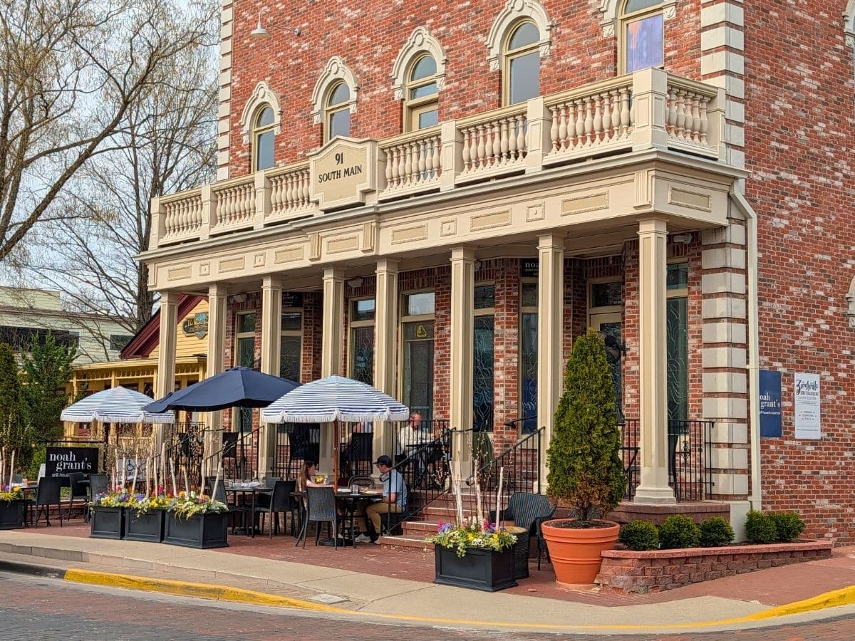 Noah Grant's Grill House & Oyster Bar in Zionsville, Indiana